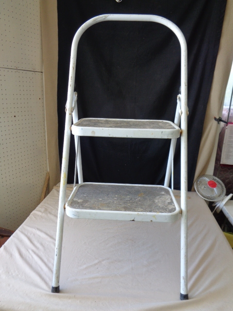 lot 6737 image: 2 Step Metal Stepstool