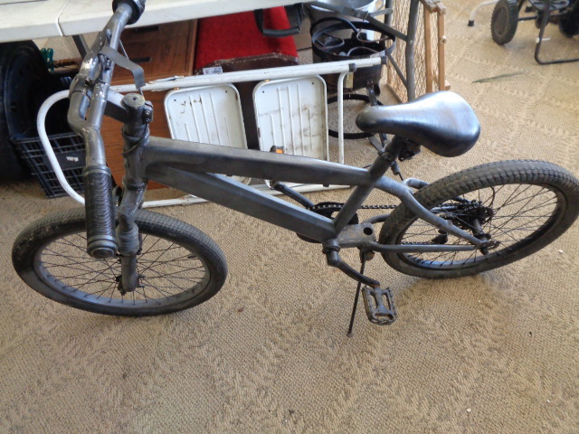 lot 6742 image: Black Bicycle