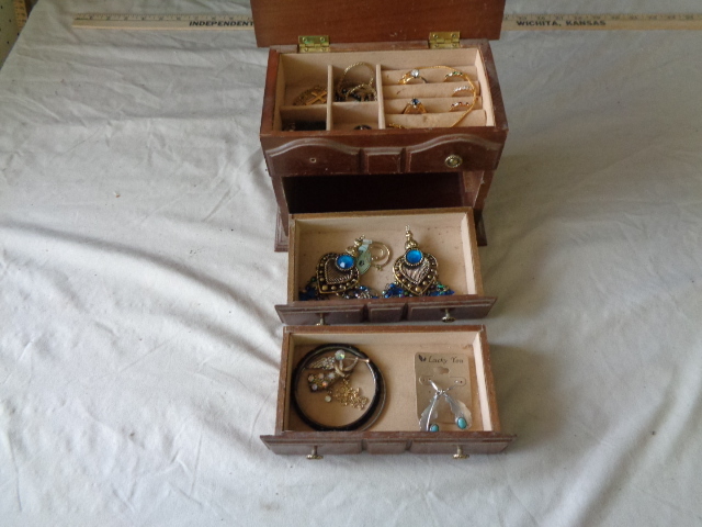 lot 6755 image: Wood Jewelry Box w misc jewelry
