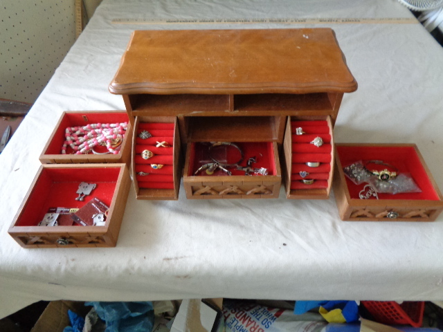 lot 6756 image: Wood Jewelry Box w misc jewelry