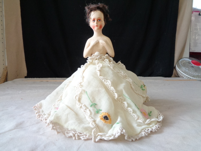 lot 6760 image: Old Porclein Doll
