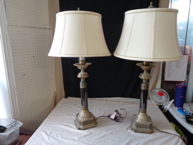 lot 6764 image: 2- 34 Lamps w Shades