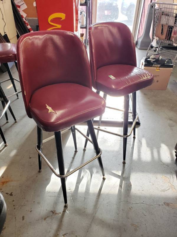 lot 3738 image: (2) Swiveling Bar Stools