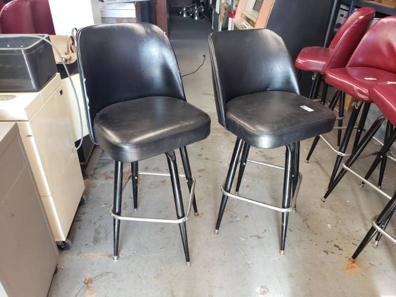 lot 3740 image: (2) Black Swiveling Bar Stools