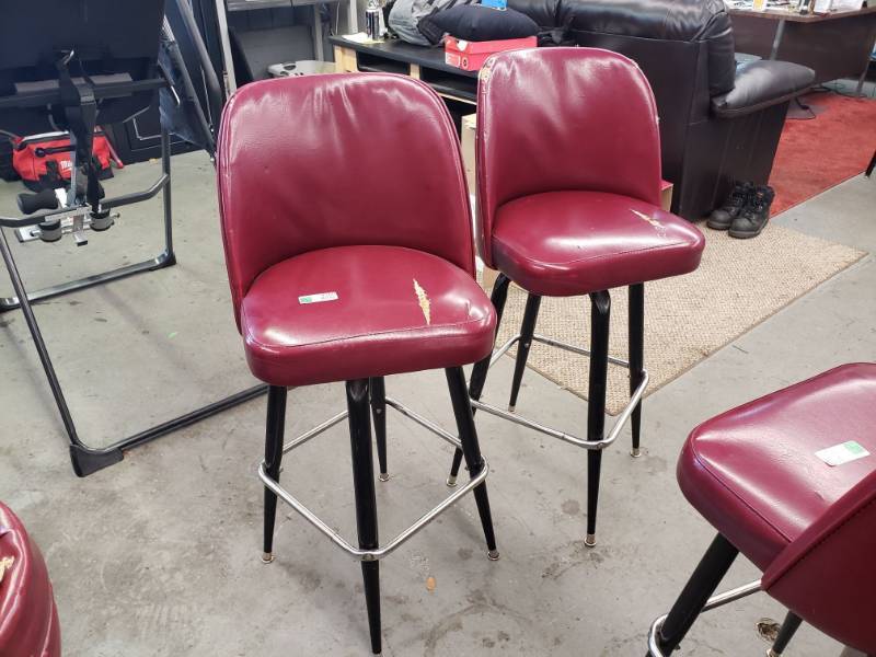 lot 3760 image: (2) Red Swiveling Barstools