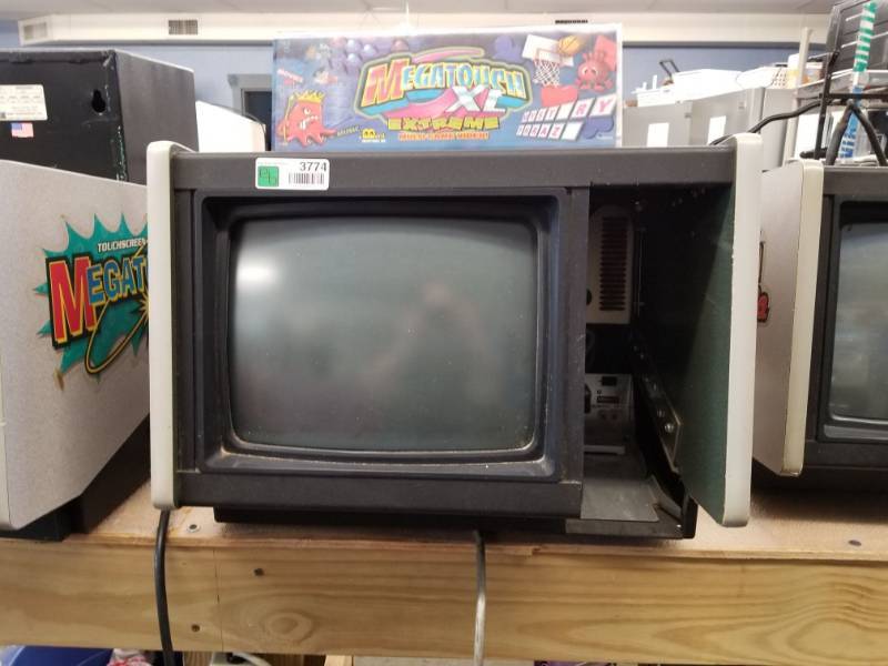 lot 3774 image: Merit Megatouch XL Video G20-101-001