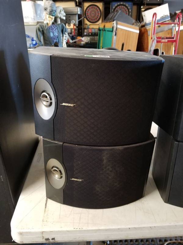 lot 3789 image: Pair of Bose Speakers 301 V