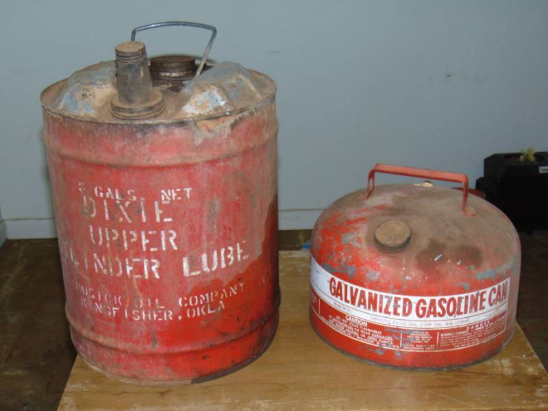 lot 10645 image: Vintage Dixie Upper Cylinder Lube Can and Gas Can