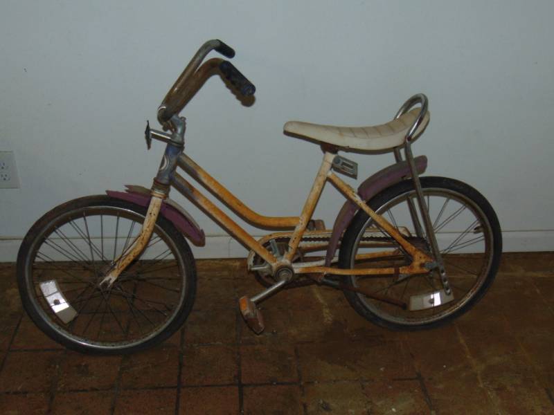 lot 10650 image: Antique Flying-O with Banana seat