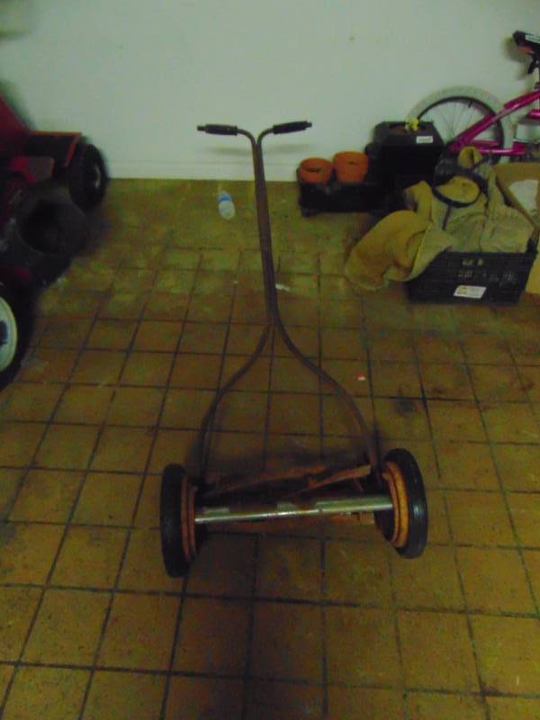 lot 10655 image: Antique Lawn Mower