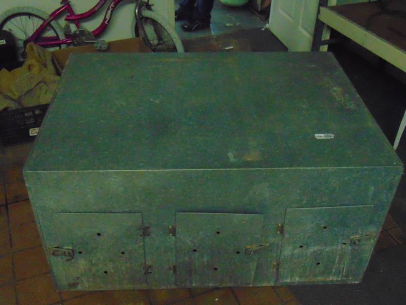 lot 10662 image: Muti Hunting Dog Cage