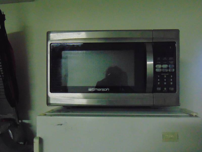 lot 10668 image: Microwave
