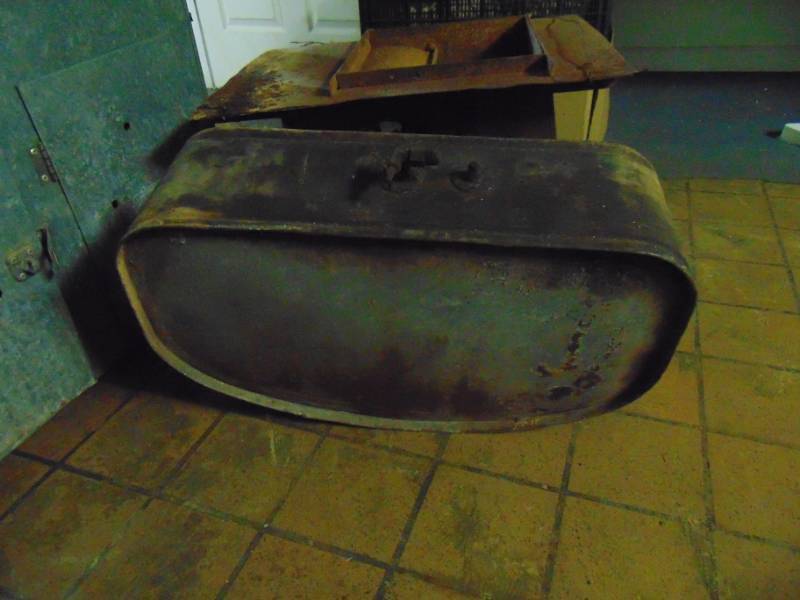 lot 10670 image: Vintage Gas Tank