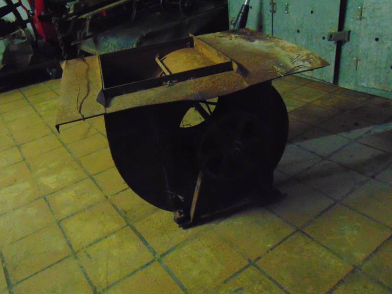 lot 10671 image: Vintage Swamp Cooler Fan