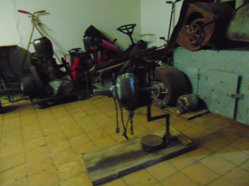 lot 10672 image: Heavy Duty Drill Press With Drill