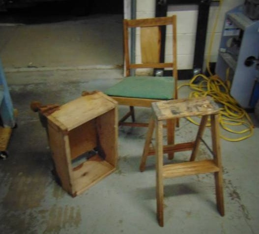 lot 10724 image: Vintage chair, step ladder and crate