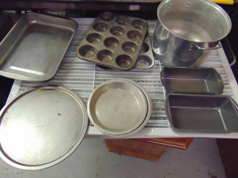 lot 10727 image: Large lot of Bake Ware