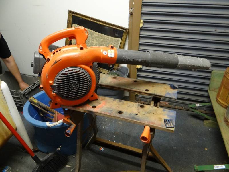 lot 10658 image: Husqvavarna 125B Gas Powered Leaf Blower
