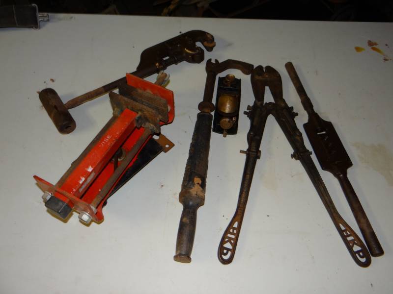 lot 10678 image: Tap, Bolt Cutters, Pipe Cutter, Nail Puller, Plain and Vice
