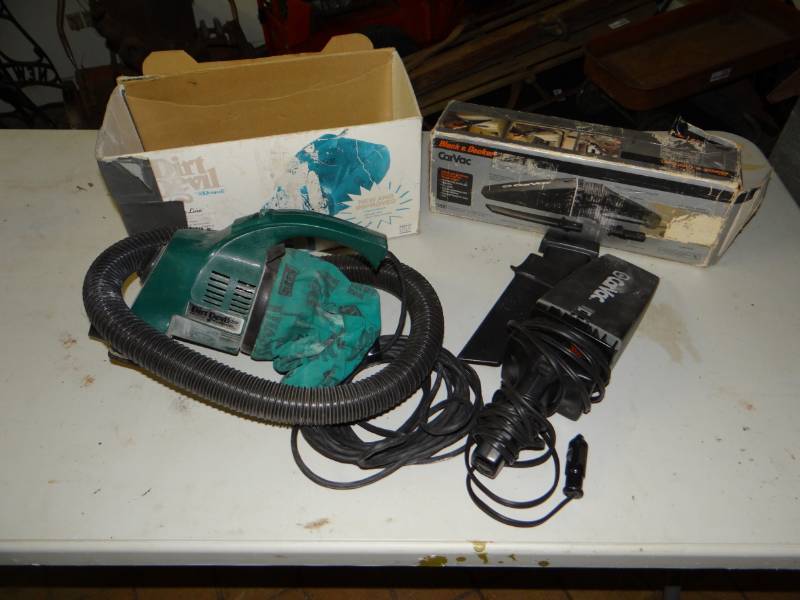 lot 10680 image: Car Vac, and Dirt Devil