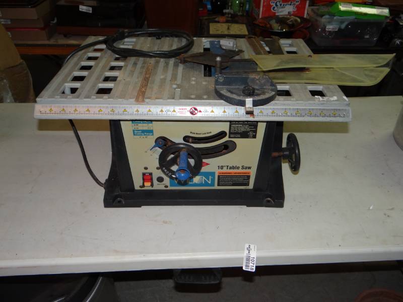 lot 10718 image: Wilton Portable 10 Table Saw