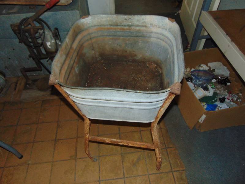 lot 10682 image: Antique Wash Basin on Stand. Nice Shape
