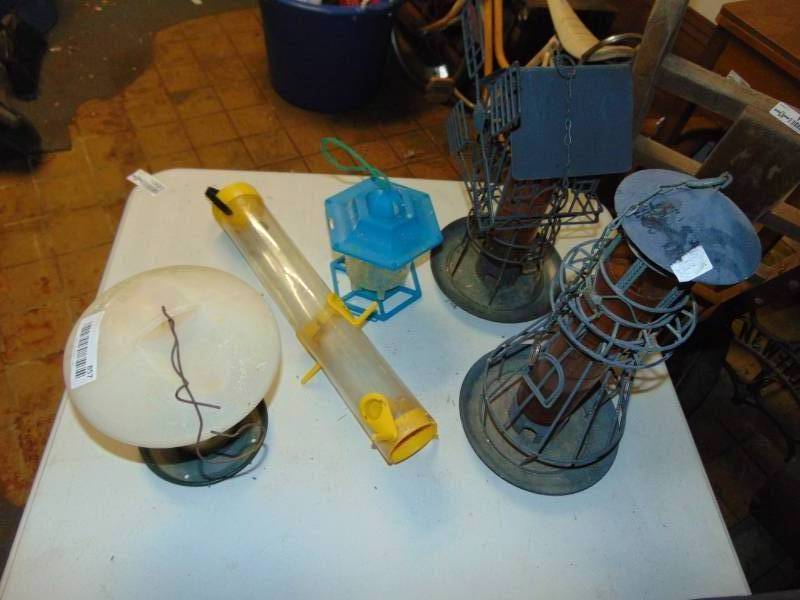 lot 10683 image: 5 Bird Feeders
