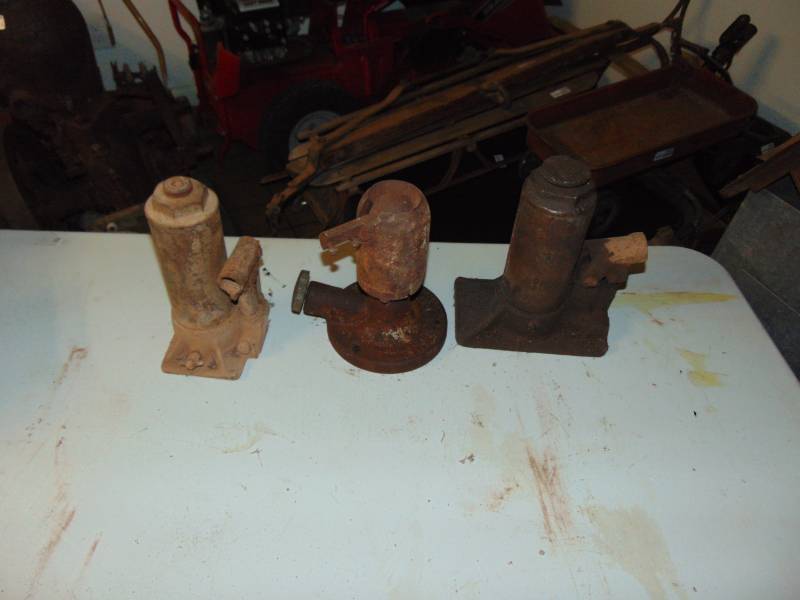 lot 10688 image: Bottle jacks and more