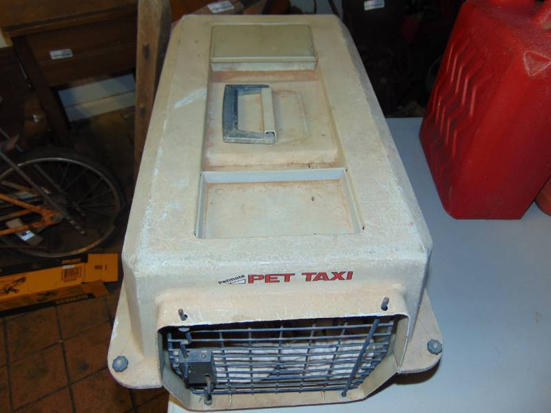 lot 10697 image: Small Pet Carrier