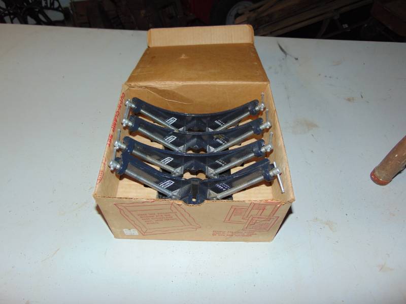lot 10710 image: Box of 4  Metal Cut and Clamp Corner Clamps