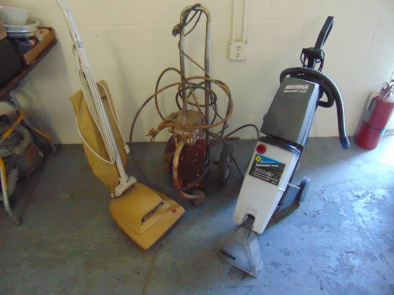 lot 10782 image: Paint Sprayer, Vacuum, and Steam Cleaner