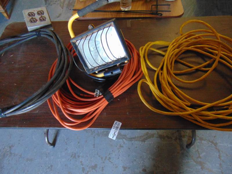 lot 10786 image: 3 Outdoor Extension Cords and Light