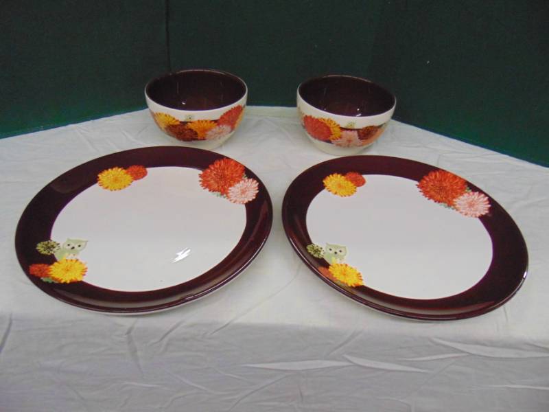 lot 10802 image: Canterbury Pottery Hoot N Nanny Designer Plates and bowls
