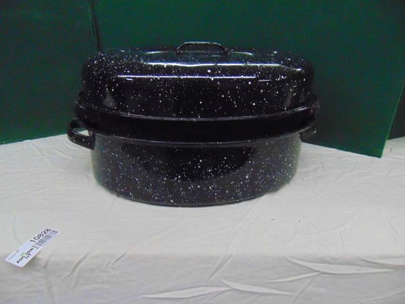 lot 10828 image: 6 piece Colombian Graniteware oval cookware