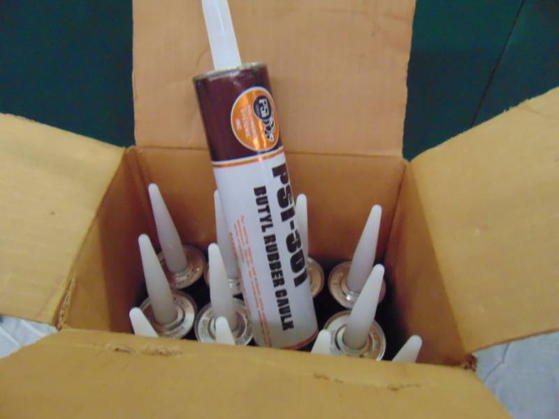 lot 10829 image: Case Of PSI 301  Butyl Rubber Caulk