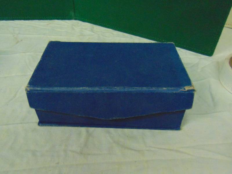 lot 10832 image: jewelry box, jewelry included