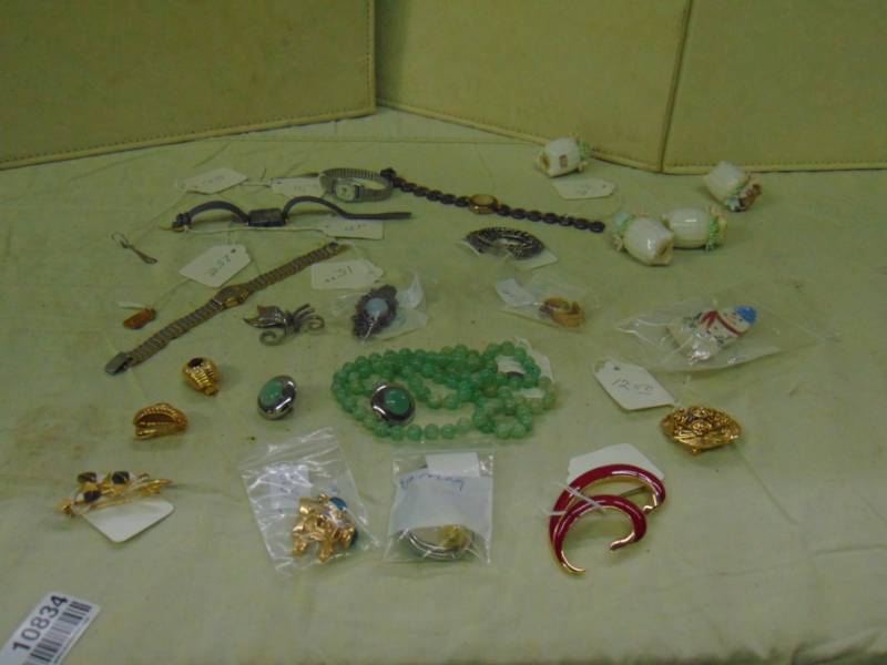 lot 10834 image: Lot of Jewelry