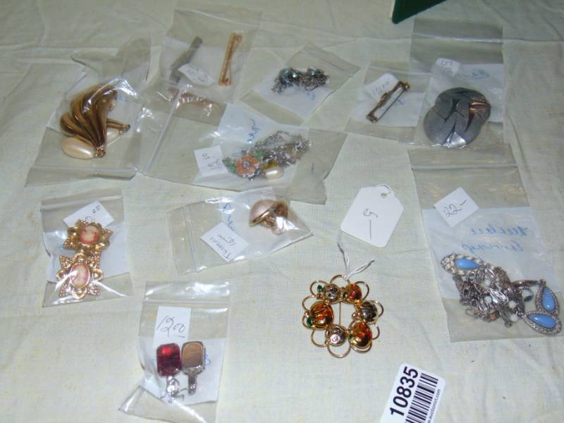 lot 10835 image: Lot of Jewelry