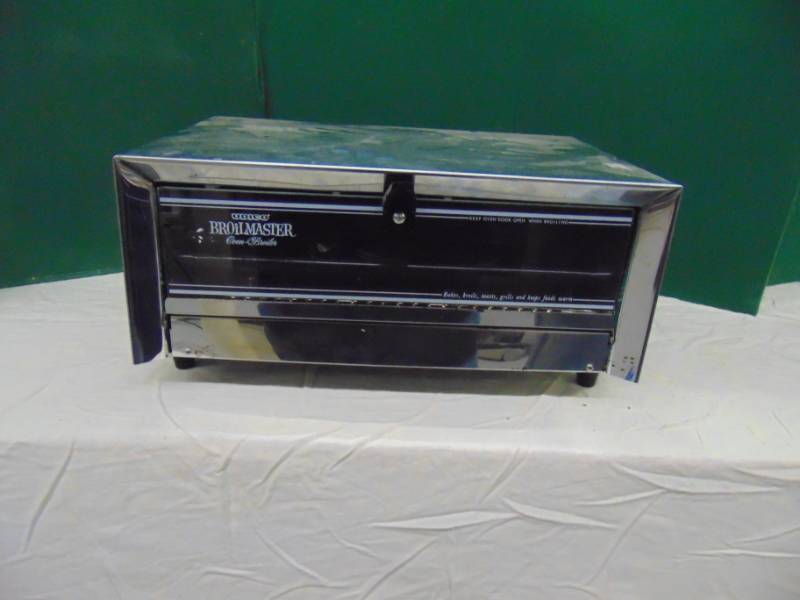 lot 10838 image: New Broil Master Toaster Oven