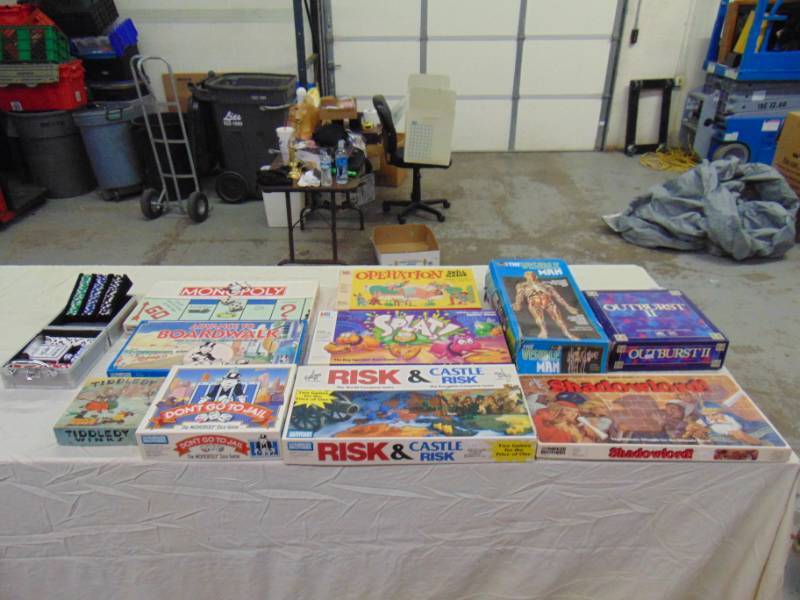 lot 10846 image: Large lot of Board Games
