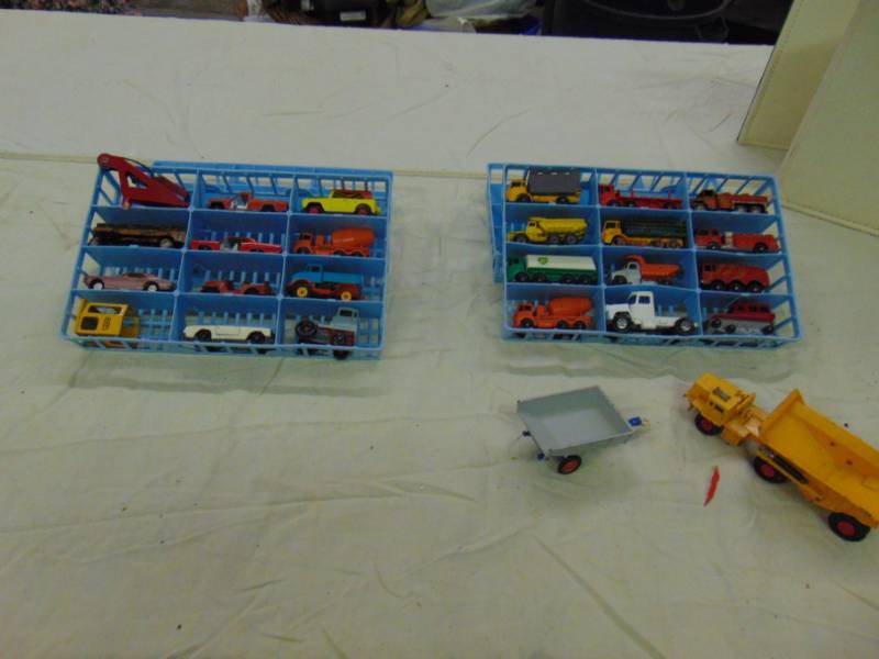 lot 10848 image: Official Matchbox Collectors Case with Vintage Cars and Trucks
