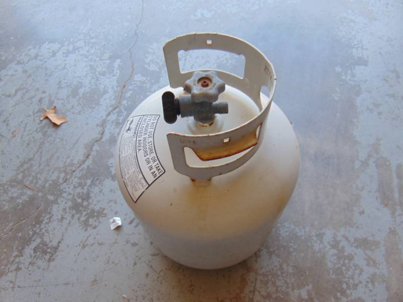 lot 10856 image: Propane Bottle