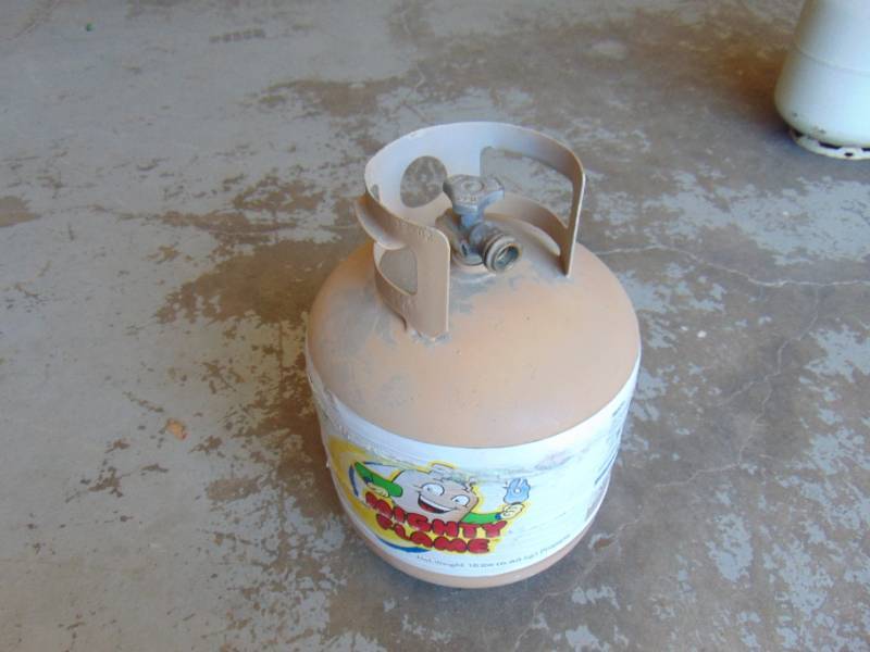 lot 10858 image: Propane Bottle