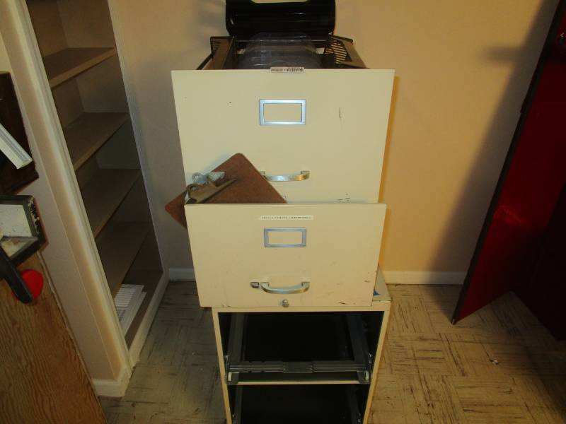 lot 13251 image: Metal 2 Drawer Filing Cabinet