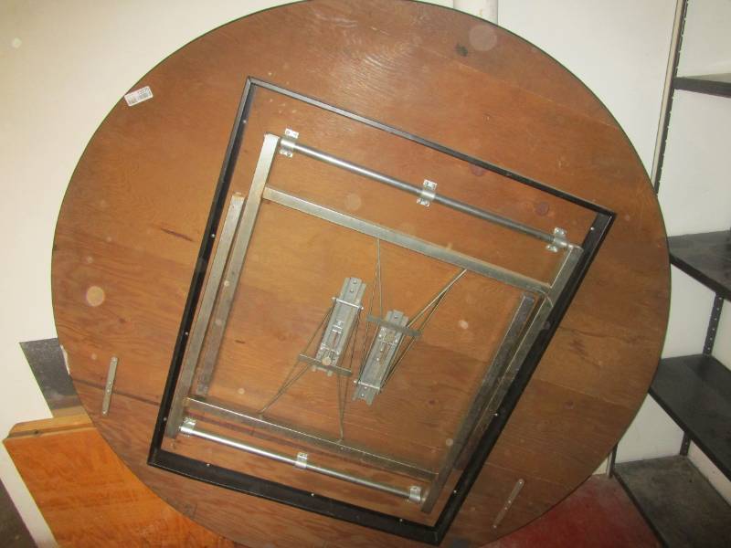 lot 13270 image: Round Folding Leg Table