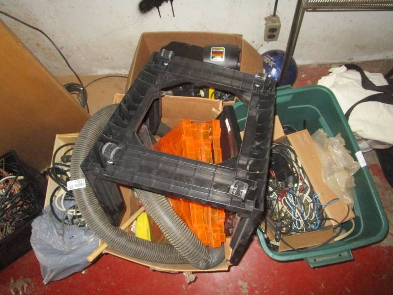 lot 13287 image: Misc Lot - Cords Hoses, �