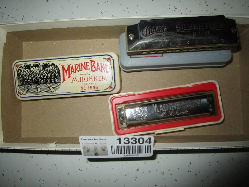 lot 13304 image: Lot of Harmonicas