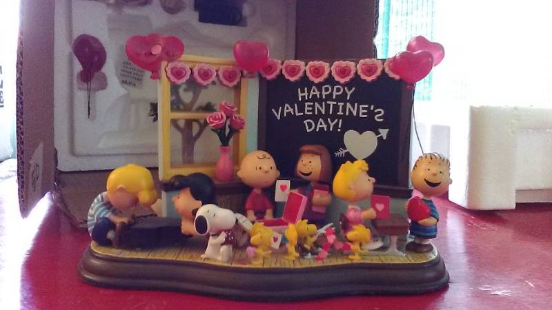 lot 13295 image: Danbury Mint, Charlie Brown, Snoopy Be My Valentine