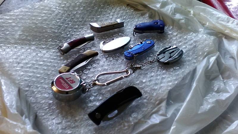 lot 13301 image: Misc Knives  Key Chain Lot