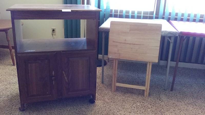 lot 13309 image: Rolling Composite Microwave Cart and Wood TV Tray